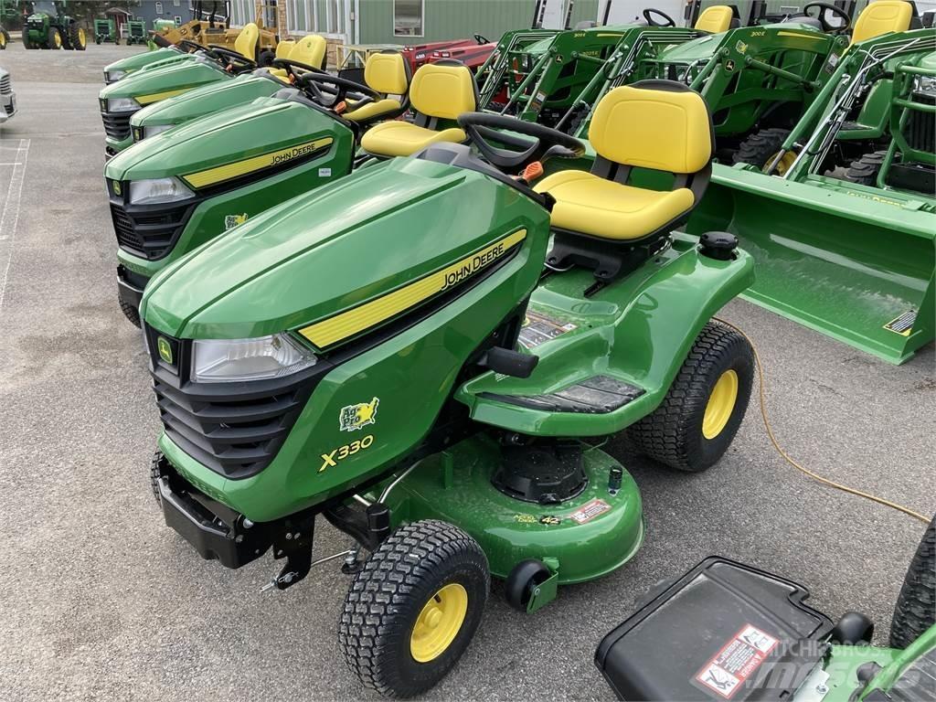 John Deere X330 Kompakttraktorer
