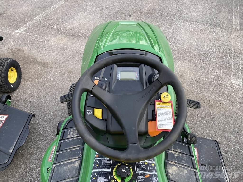 John Deere X330 Kompakttraktorer