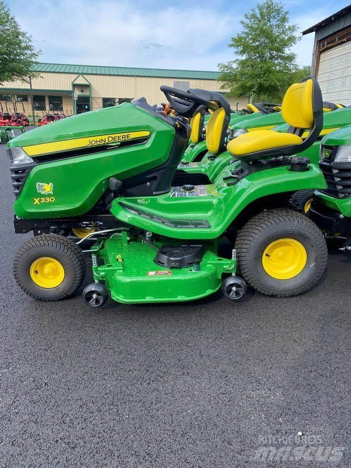 John Deere X330 Kompakttraktorer