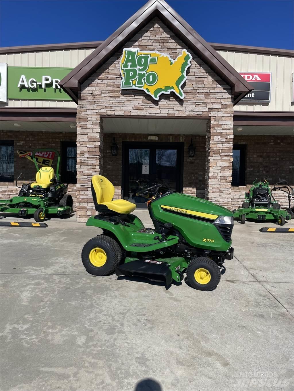 John Deere X370 Kompakttraktorer