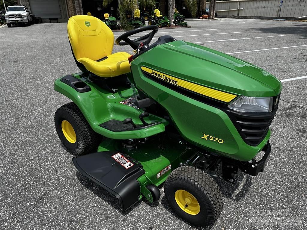 John Deere X370 Kompakttraktorer