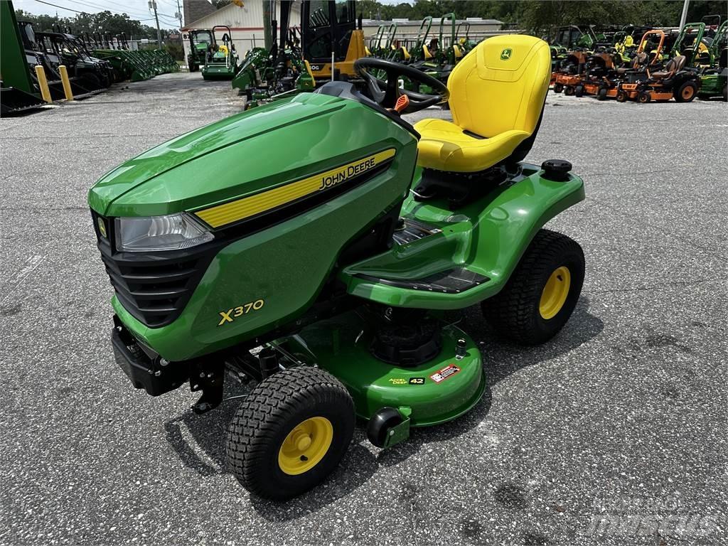 John Deere X370 Kompakttraktorer