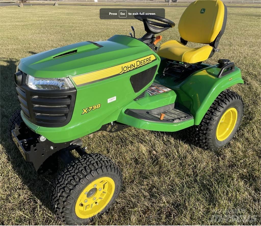 John Deere X738 Kompakttraktorer