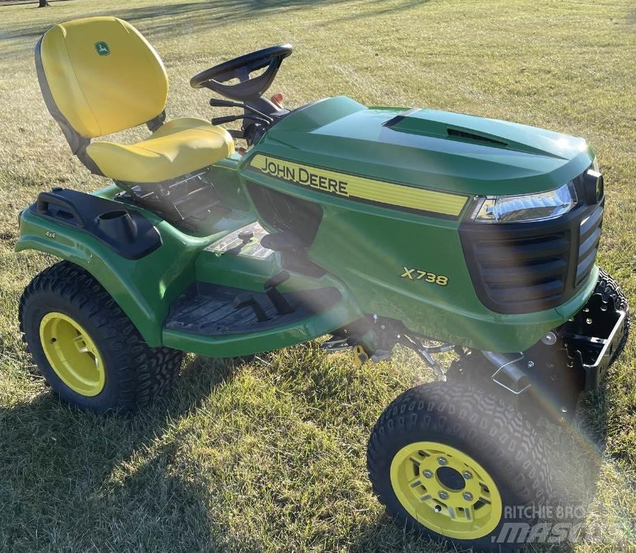 John Deere X738 Kompakttraktorer