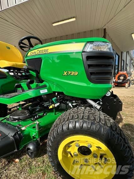 John Deere X739 Kompakttraktorer