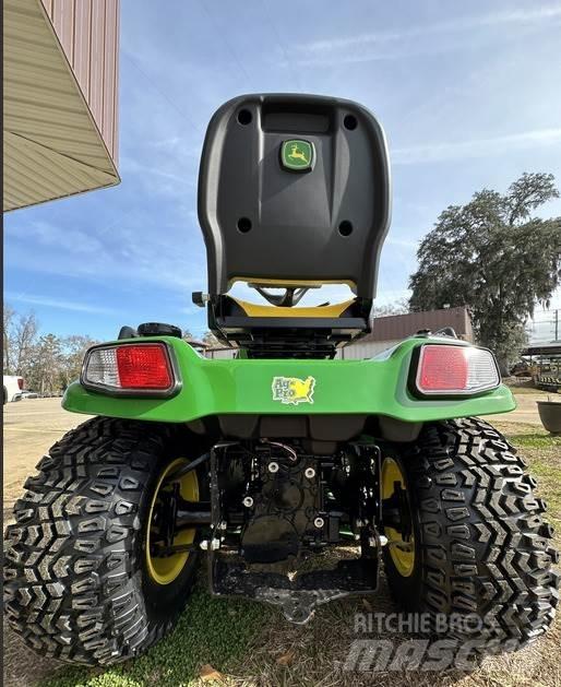 John Deere X739 Kompakttraktorer