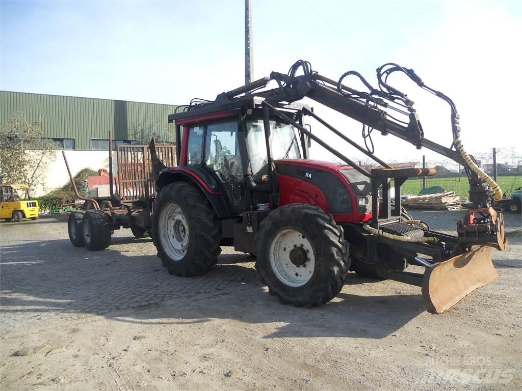 Valtra N121 Griplastare och kranar