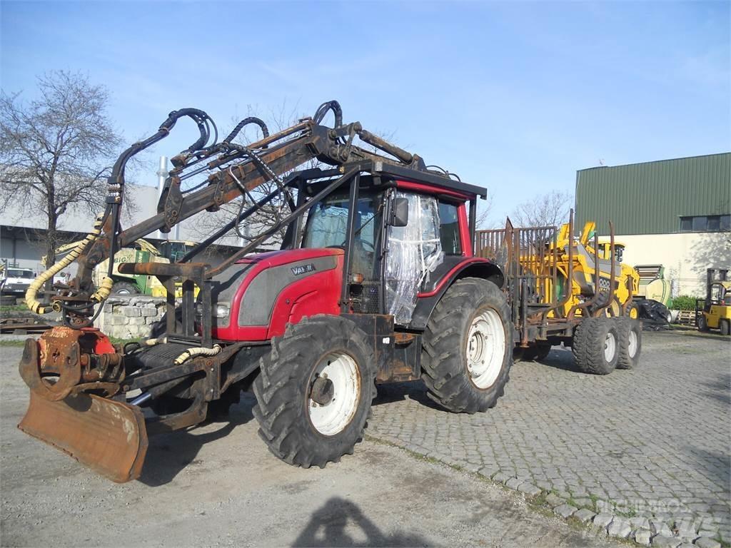 Valtra N121 Griplastare och kranar