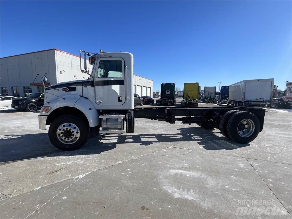 Peterbilt 337 Chassier