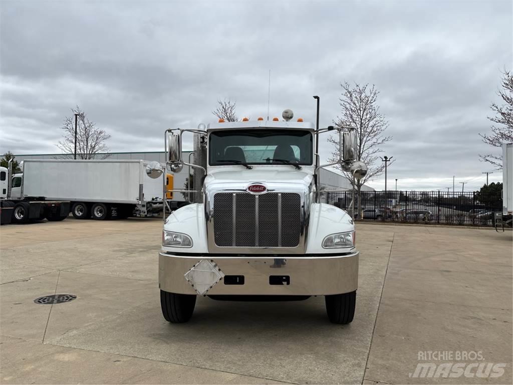 Peterbilt 337 Chassier