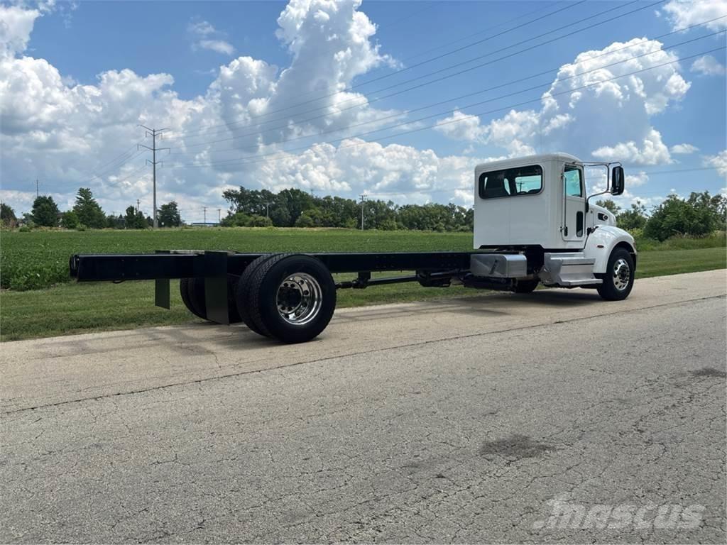 Peterbilt 337 Chassier