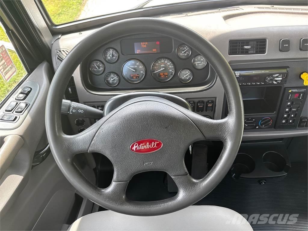 Peterbilt 337 Chassier