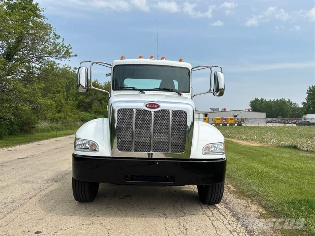 Peterbilt 337 Chassier
