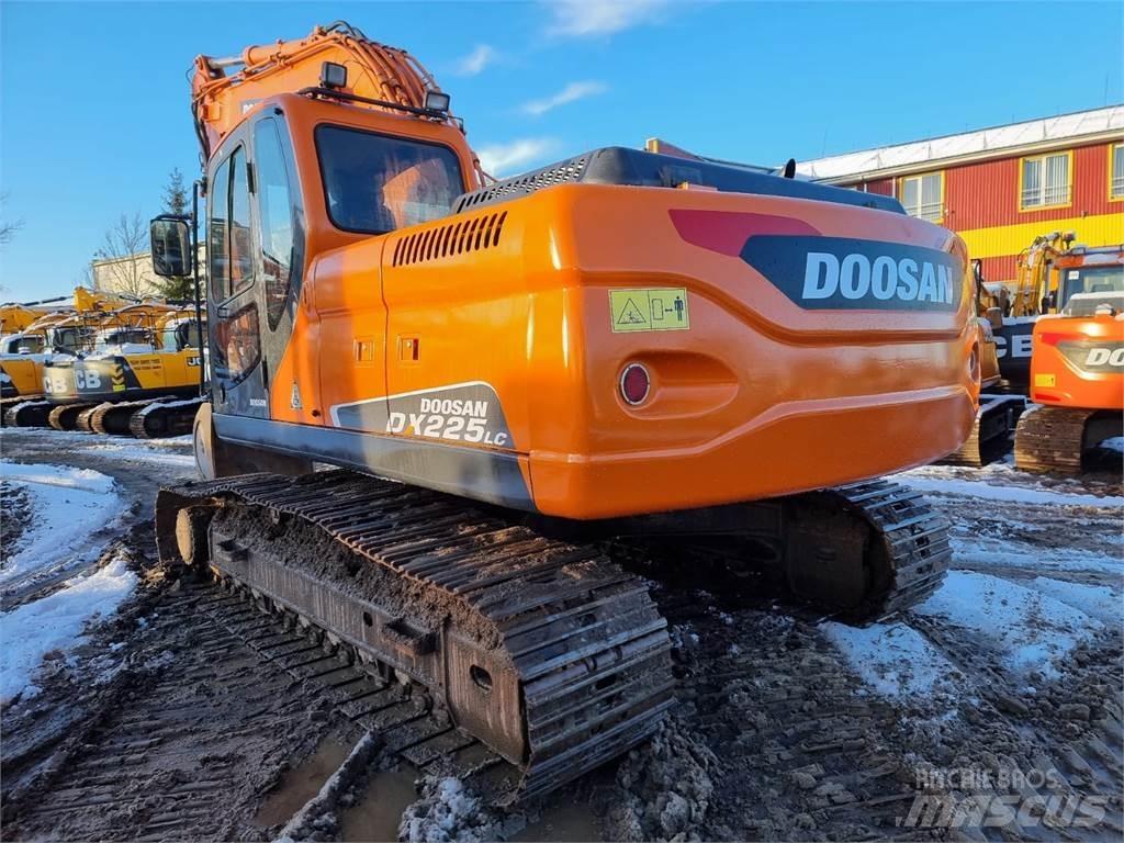 Doosan DX225LC Bandgrävare