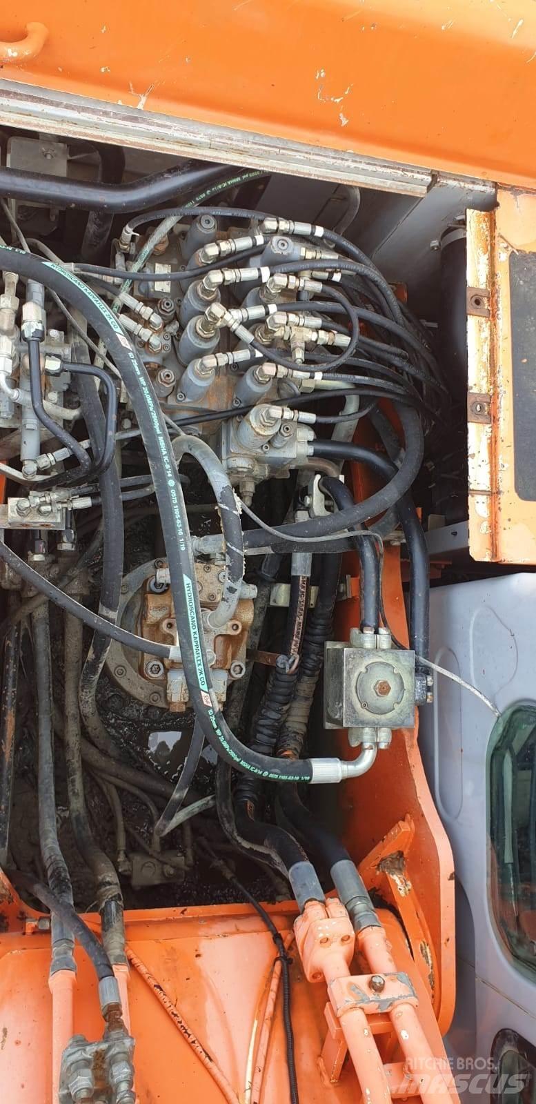 Kobelco E215LC Bandgrävare