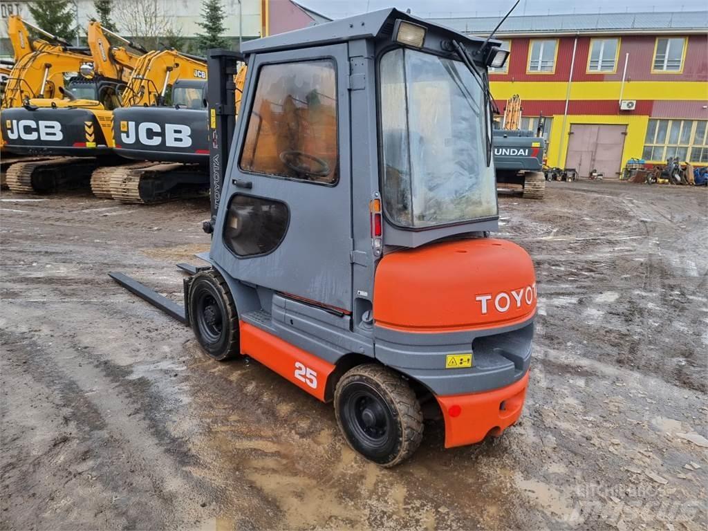 Toyota FD25 Dieselmotviktstruckar