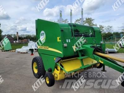 John Deere 568 Rundbalspressar