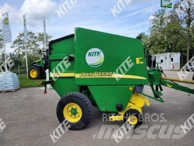 John Deere 568 Rundbalspressar