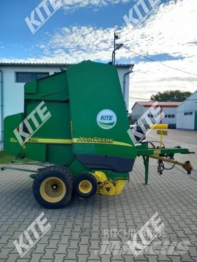 John Deere 592 Rundbalspressar
