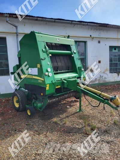 John Deere 852 Rundbalspressar