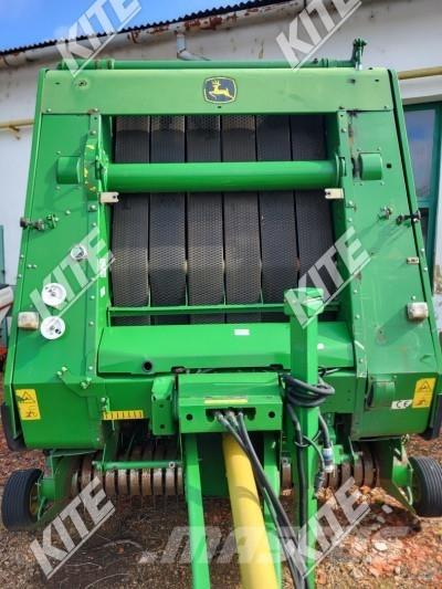 John Deere 852 Rundbalspressar