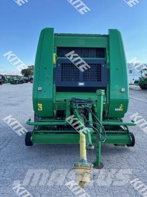 John Deere 854 Rundbalspressar