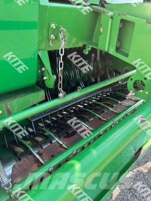 John Deere 854 Rundbalspressar