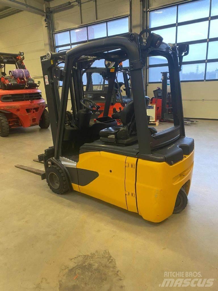 Linde E 18 L-02 Elmotviktstruckar