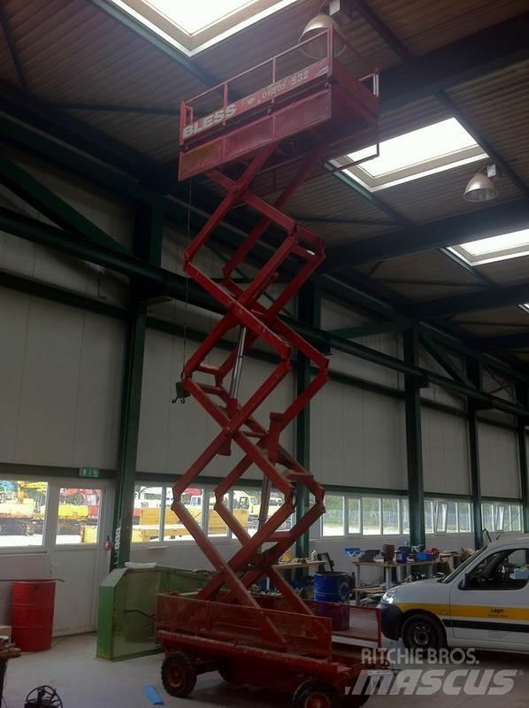  AZ 1009 Bomliftar
