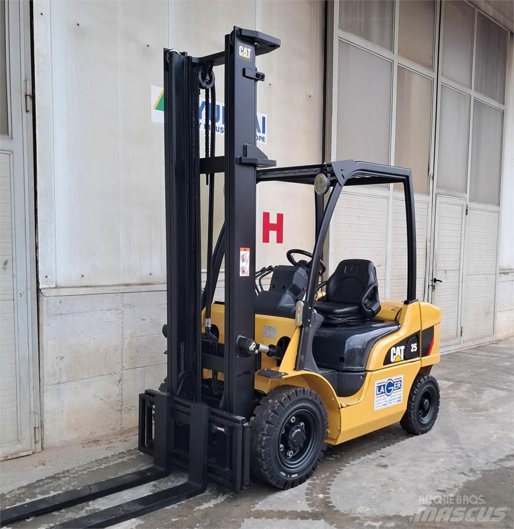 CAT DP25N Dieselmotviktstruckar