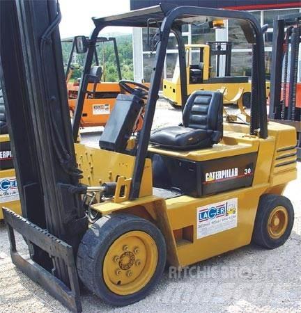 CAT G30S-2 Gasolmotviktstruckar