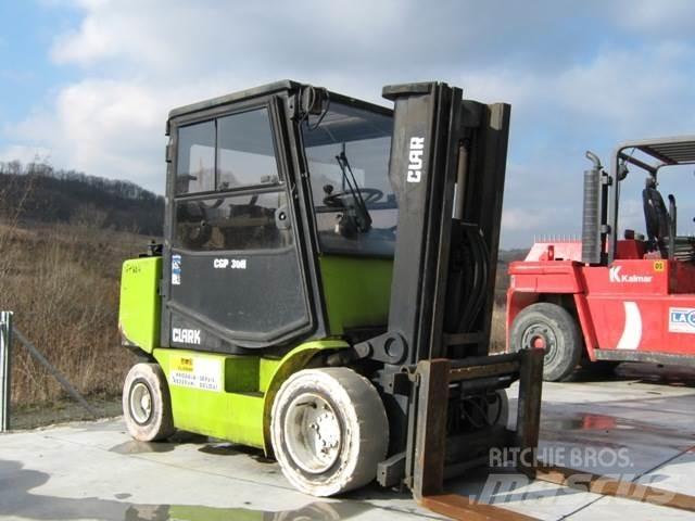 Clark CGP30 Gasolmotviktstruckar