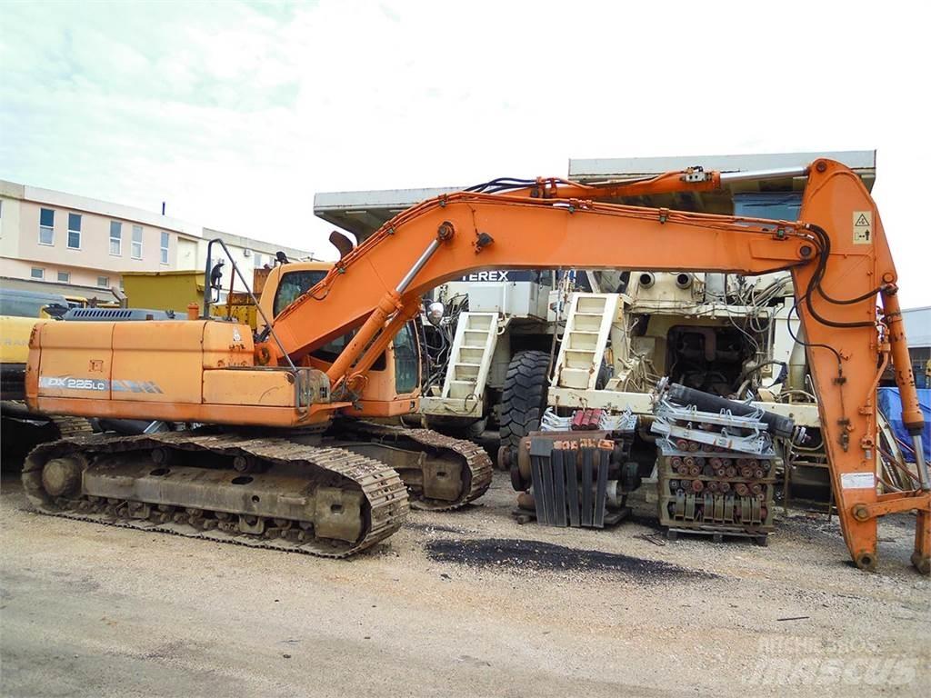 Doosan DX225LC Bandgrävare