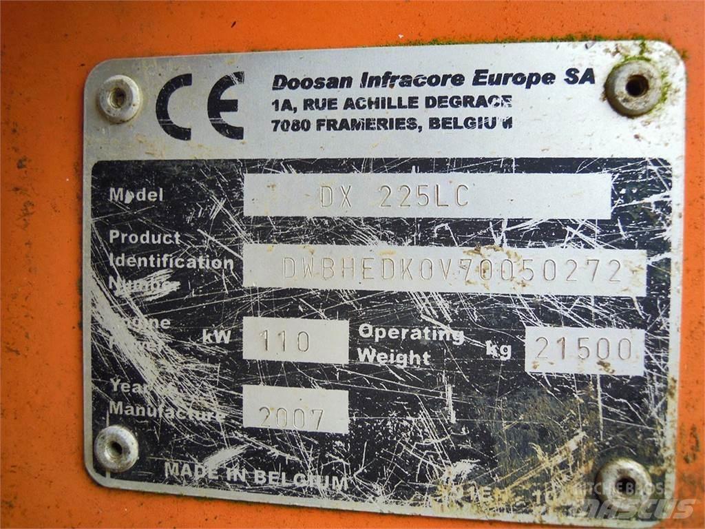 Doosan DX225LC Bandgrävare