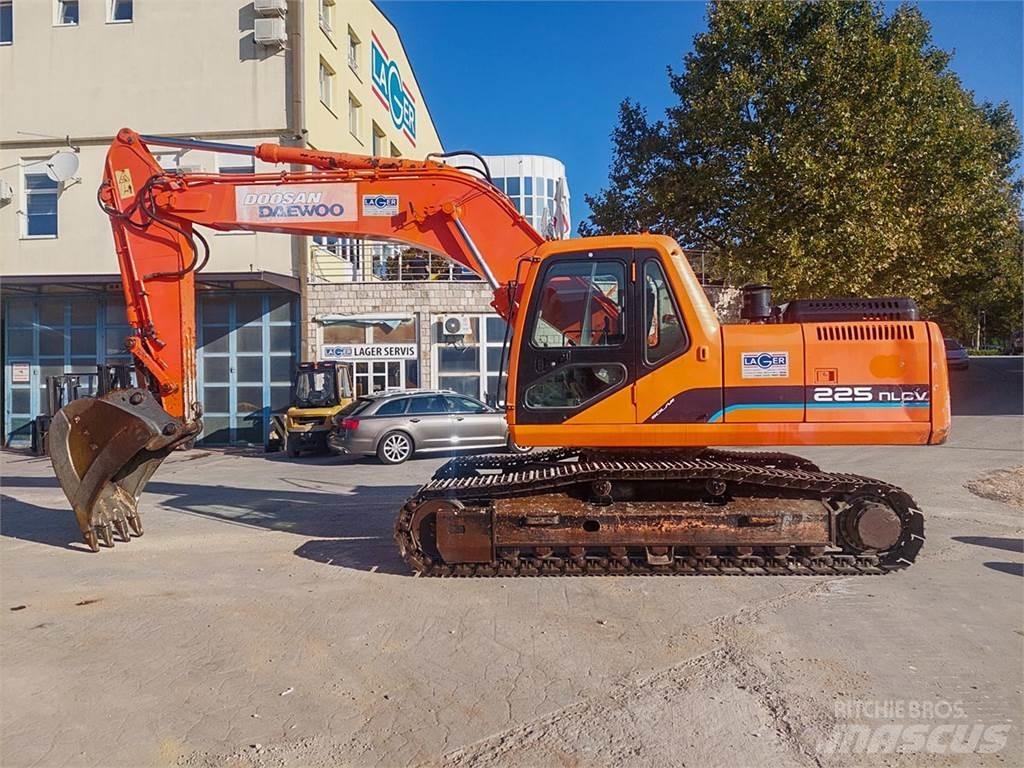 Doosan SOLAR 225NLC-V Bandgrävare