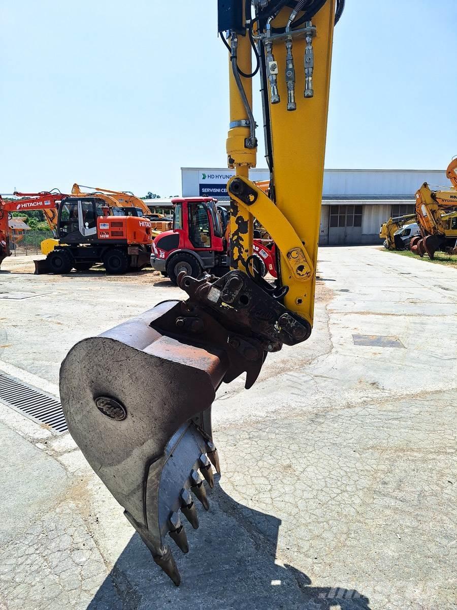 Komatsu PW118MR-8 Hjulgrävare