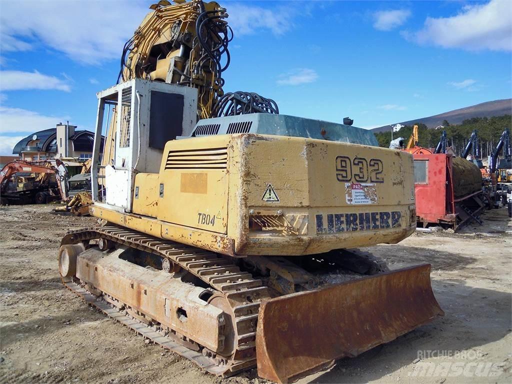 Liebherr R932 T Bandgrävare