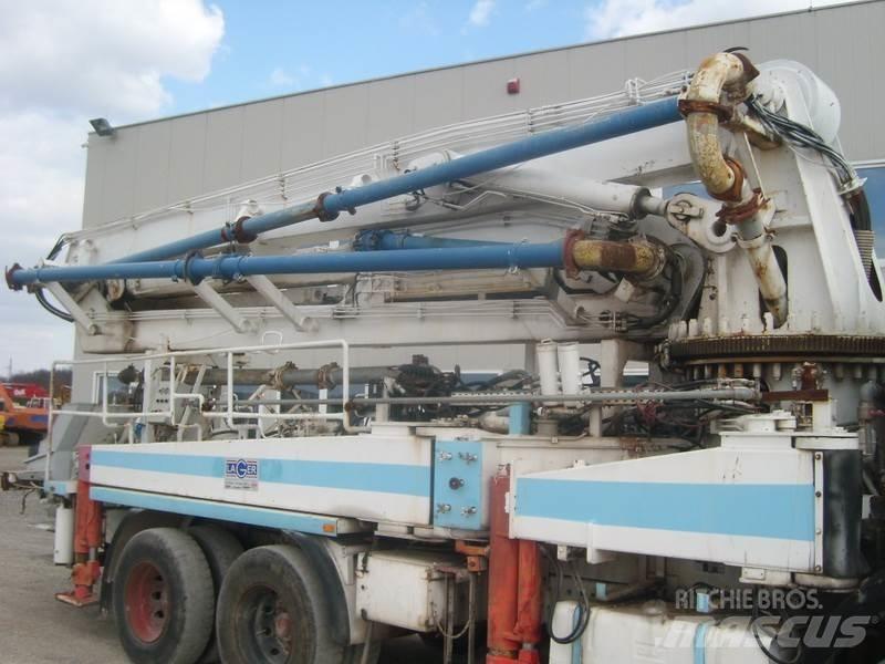 Mercedes-Benz 2422 Lastbilar med betongpump