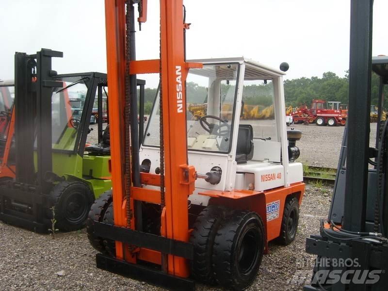 Nissan 40 Dieselmotviktstruckar