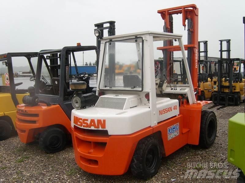 Nissan 40 Dieselmotviktstruckar