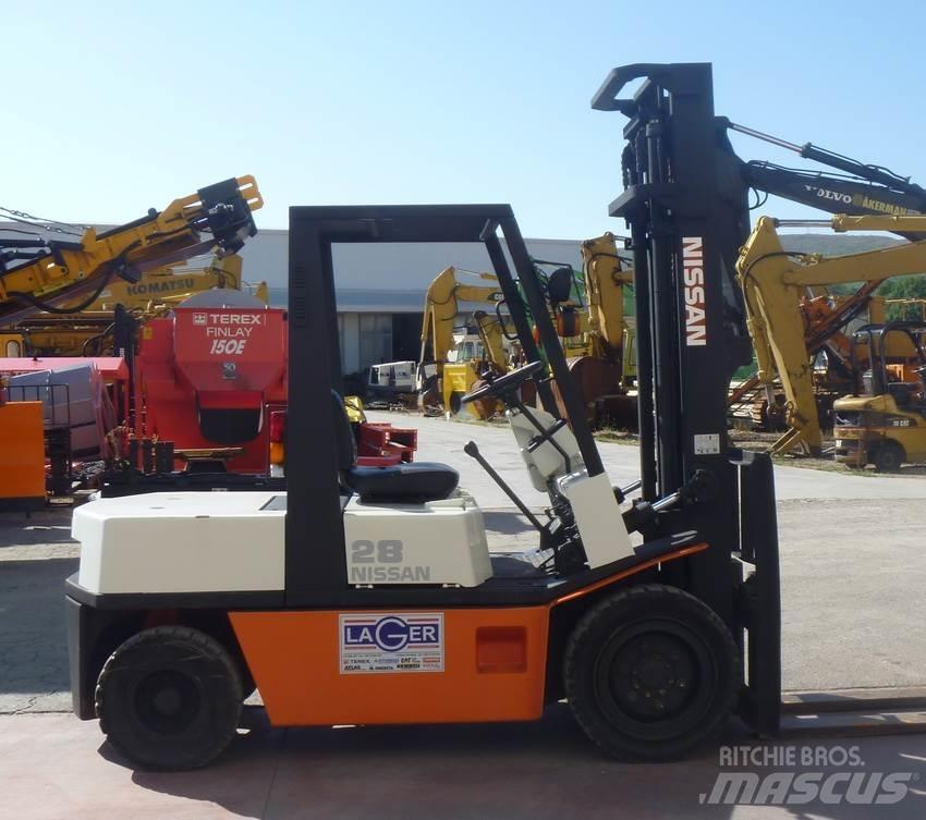 Nissan EGH02 Dieselmotviktstruckar