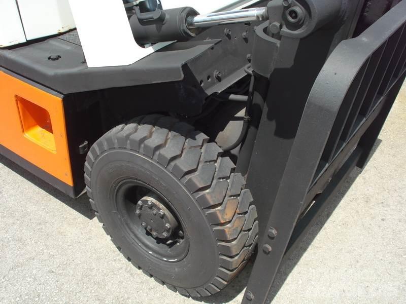 Nissan H01A15 Gasolmotviktstruckar