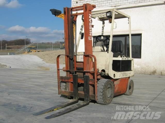 Nissan M01L15 Elmotviktstruckar