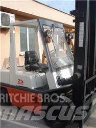 Nissan PH02M25 Övriga motviktstruckar