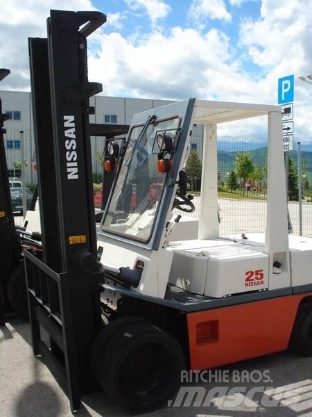 Nissan PH02M25 Övriga motviktstruckar