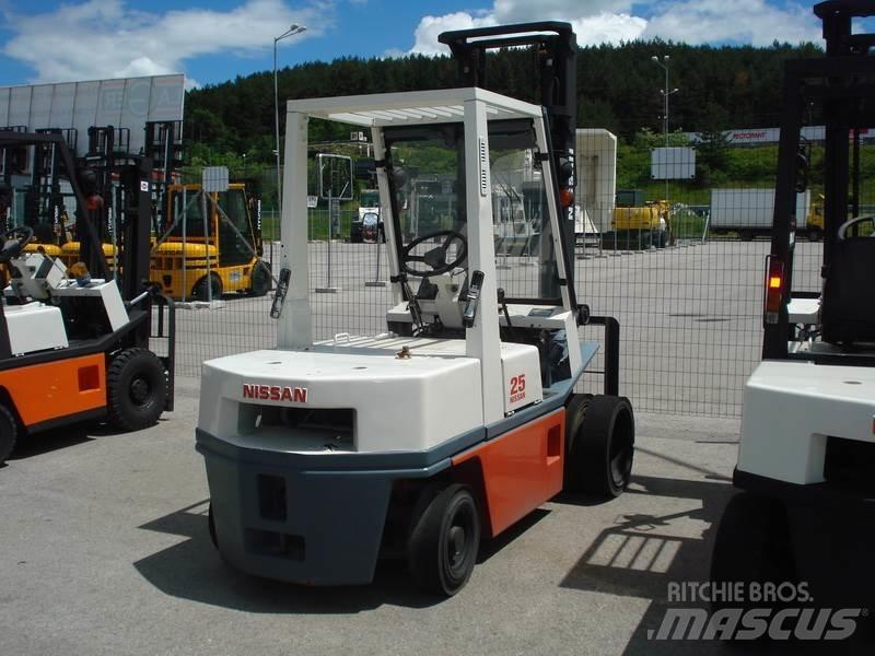 Nissan PH02M25 Övriga motviktstruckar