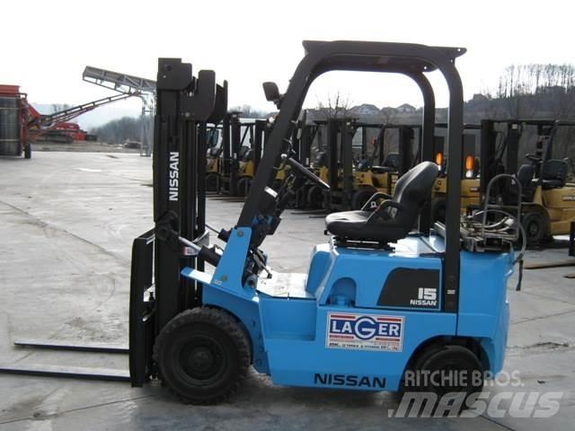 Nissan PJ01A15 Gasolmotviktstruckar