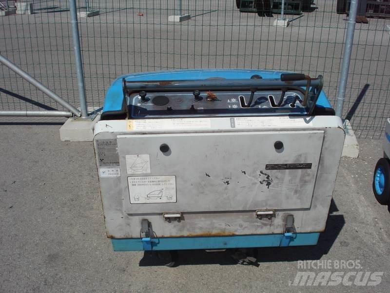 Toyota 4QBW9 Sopmaskiner