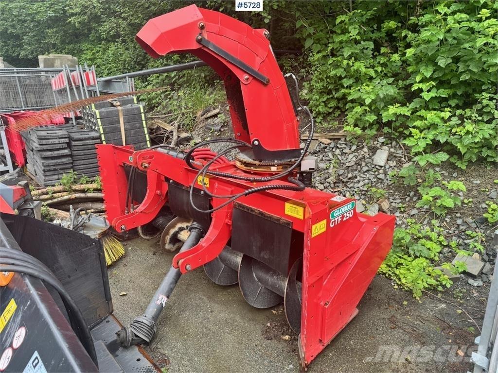 Globus GTF 250-19 Snöblad och plogar