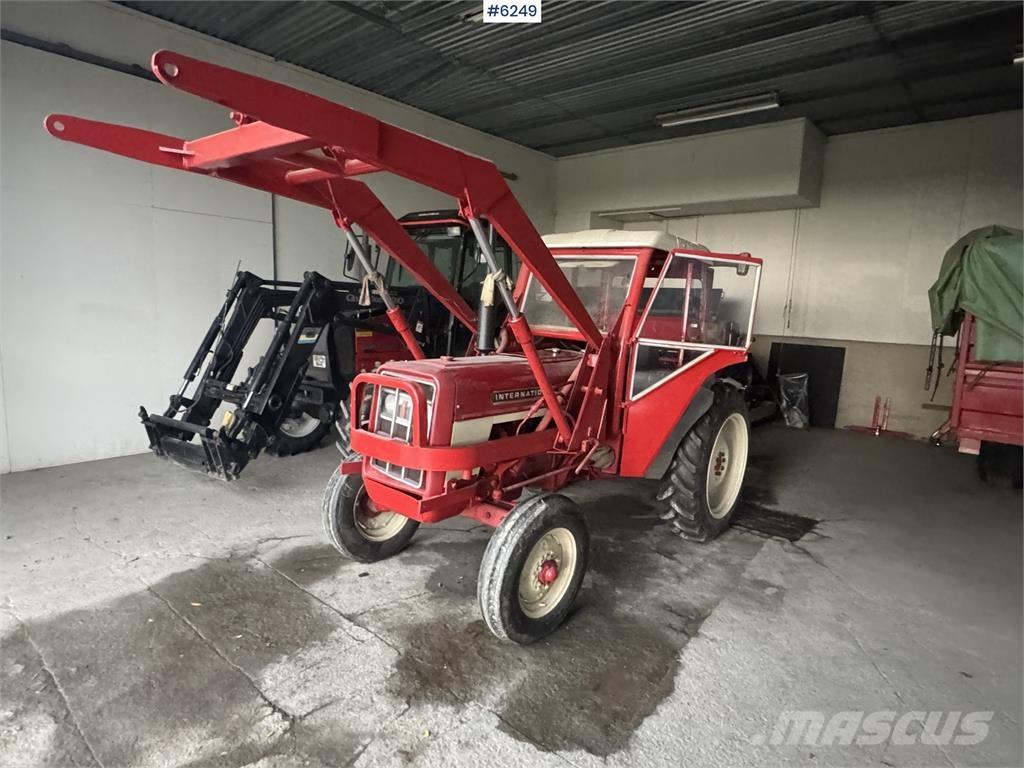International 444 Traktorer